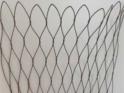 A piece of stainless steel knotted cable mesh and it has non-standard angle.